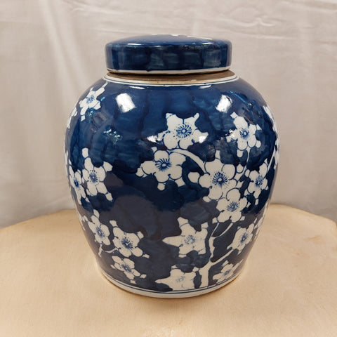Large Blue and White Ginger Jar. 26cms high and 21cm wide app.